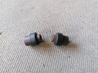 Silentbloky nádrže na CZ 175/ 487 - 2