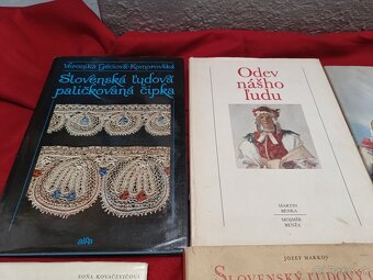 Knihy o krojoch, ľudovom odeve, výšivkách - 2
