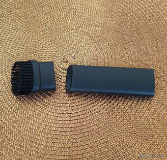 Predám ručný vysávač 12 V - 2