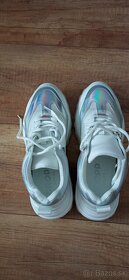 Nove biele botasky v 38 crop damske - 2