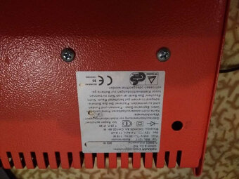 nabijacka 12v 11A s meracmi - 2