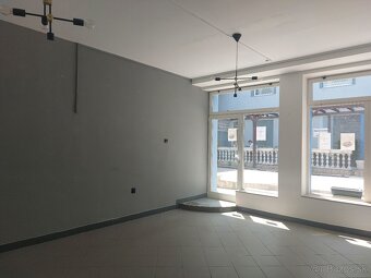 REZERVOVANÉ Obchodný priestor 30 m2 Nám. sv. Anny Trenčín - 2