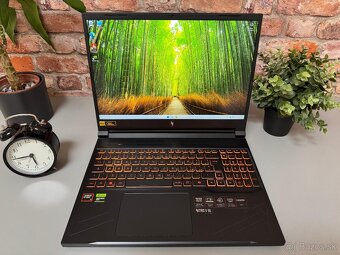 Acer Nitro V16\Ryzen 7 8845HS\16GB\RTX 4060\1TB SSD - 2