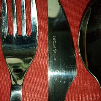 Príbor Rostex s drevenou rúčkou - 2