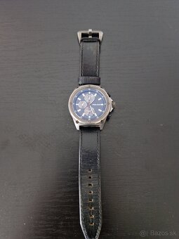 Predám hodinky Police - 2