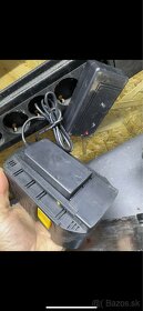 náhradná hilti batéria aj s nabyjackou - 2