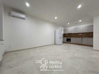 Na prenájom elegantný 2-izbový byt pri stanici v Nových Zámk - 2