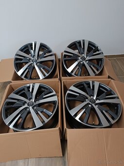 Peugeot R18 - 2