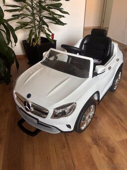 Auto Mercedes - 2