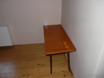Stolík. - 2