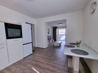 Prenájom, zariadený 1i byt s veľkým balkónom Žiar n/Hronom - 2