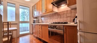 ČISTÝ 3i. BYT S NOVOU SEDAČKOU, POSTEĽAMI A KOBERCOM / BA IV - 2