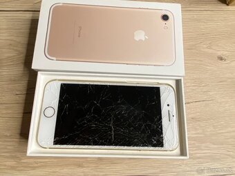Predam iphone 7, 128GB,  s rozbitym displayom - 2
