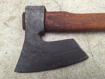 Sekera-Stará je zdobená - 2