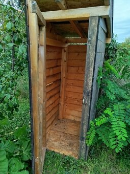 predam dreveny zachod - 2