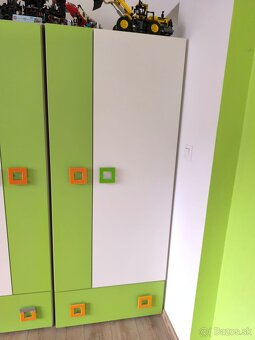 Skriňa s policami - 2