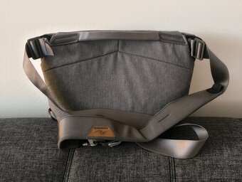 Peak Design Everyday Sling 3L v2 – Ash - 2
