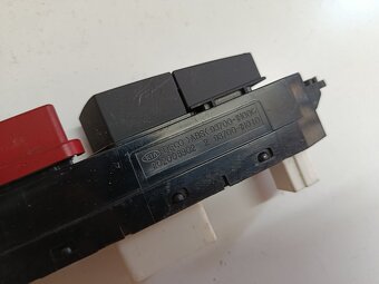 prepínač výstražných svetiel kia ceed 202006302 20€ - 2