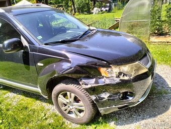 Mitsubishi Outlander - 2