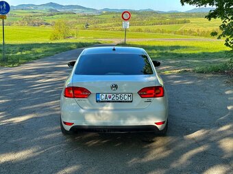 Volkswagen Jetta len 122tis km - 2