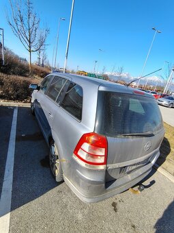7 miestne auto - 2