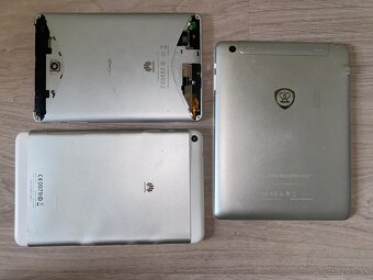 Tablety na náhradné diely - 2