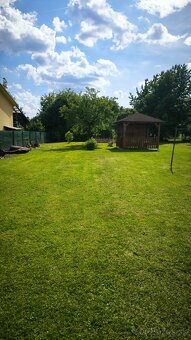 Dom s veľkým pozemkom. - 2
