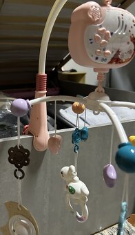 Kolotoč nad postieľku - 2