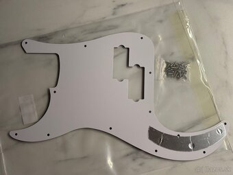 Pickguard Fender Squier Precision Bass - 2