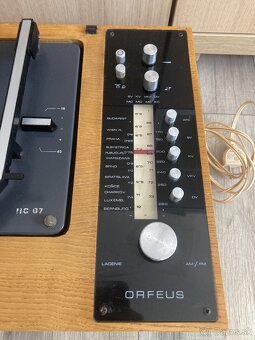 retro rádiogramafón TESLA - 2