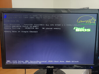 Gigabyte GA-G31M-ES2L + Intel Core2Duo E7500 + 1GB RAM - 2