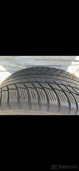 Predám zimné pneu runflat Bridgestone 225/55/17” - 2