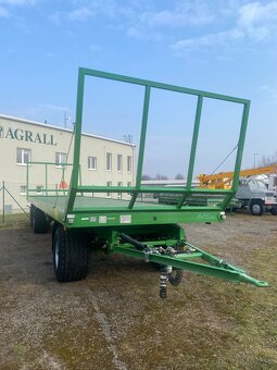 Traktorový přepravník balíků PRONAR T026 - 2