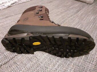 Predám vysokokvalitnú obuv BOSP č. 44 - 2