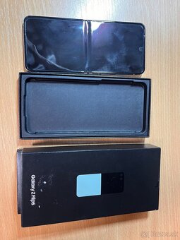 Samsung GALAXY Z Flip5-poškodený - 2