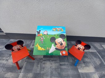 Detský drevený stôl so stoličkami Mickey Mouse - 2
