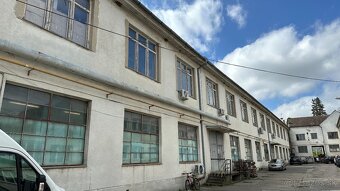 Napredaj trojpodlažná budova v centre Vrbového - 2
