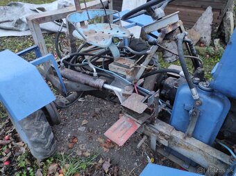 Predam traktor s prevodom 4x4 - 2