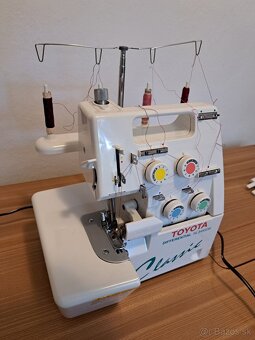 Šijací stroj Toyota overlock - 2