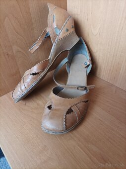 Dámske poltopánky darujem - 2