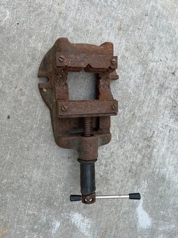 Zverák ku vrtačke - 2