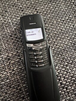 NOKIA 8910 i - 2