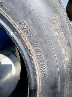Pneu 255/60 R 15 - 2
