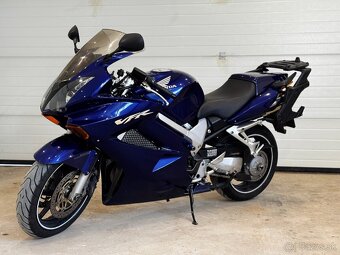 Honda vfr 800 vtec - 2