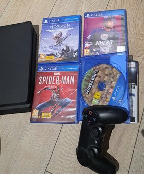 PlayStation 4 - 2
