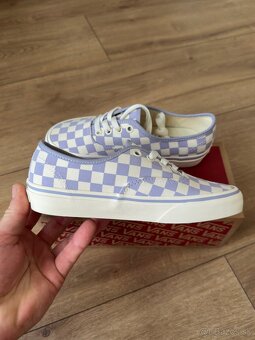 Vans. - 2