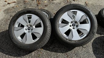 45.	Audi E-tron 255/55 r19 - 2