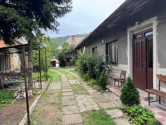 Na predaj dvojgeneračný rodinný dom v centre obce Plešivec - 2