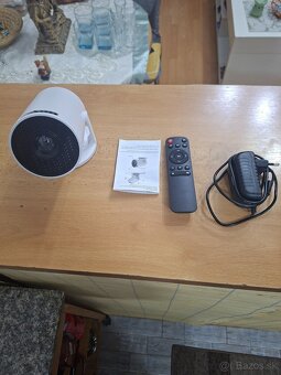 Vreckovy miniprojektor Movicast cable - 2