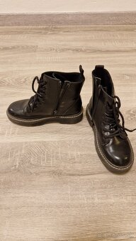 Predám detské čierne čižmičky - 2